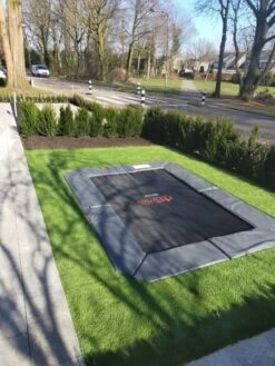 Avyna Pro-Line Flatground Trampoline - 305 X 225 Cm - Grijs -Buitentuinwinkel 1900 1425 flatground 305 225 sfeer 2