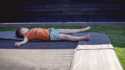 Avyna Pro-Line Flatground Trampoline - 305 X 225 Cm - Grijs -Buitentuinwinkel 1900 3377 flatground 305 225 sfeer 1