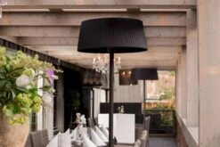 Sunred Heater Artix Standing 2100 Terrasverwarmer - Zwart -Buitentuinwinkel 800 1200 artix sb basic lifestyle 02