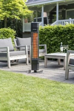 Eurom Heat And Beat Tower Terrasverwarmer -Buitentuinwinkel 900 600 8713415334562 heat and beat tower sfeer 1