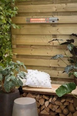 Sunred Heater Royal Diamond Wall 2000 Terrasverwarmer - Grijs 19 Sunred Heater Royal Diamond Wall 2000 Terrasverwarmer - Grijs -Buitentuinwinkel 900 600 rd silver 2000w lifestyle 01