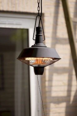 Sunred Heater Indus Hanging 2100 Terrasverwarmer 21 Sunred Heater Indus Hanging 2100 Terrasverwarmer -Buitentuinwinkel 900 600 rsh16 lifestyle 02 large