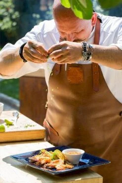 OFYR Leren Schort - Bruin 8 OFYR Leren Schort - Bruin -Buitentuinwinkel 900 601 apron 003 2