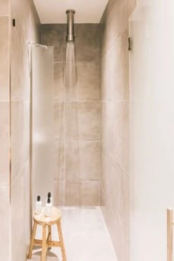 JEE-O Soho Buitendouchekop Plafondbevestiging - Raw RVS -Buitentuinwinkel jee o soho buitendouchekop plafondbevestiging raw rvs 1