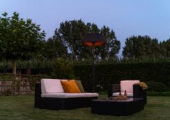 Sunred Heater Artix Standing 2100 Terrasverwarmer - Zwart -Buitentuinwinkel sunred heater artix standing black 2100 zwart